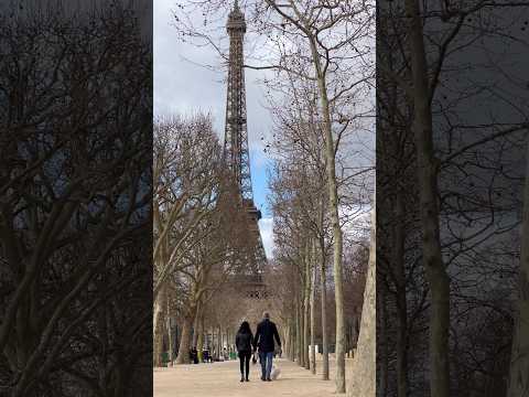 NO CAMPO DE MARTE, AOS ‘PÉS’ DA DAMA DE FERRO DE PARIS #parisdomeujeito #dicasdeparis #guiaemparis