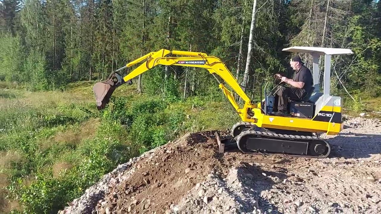 Komatsu PC 10-6 - YouTube