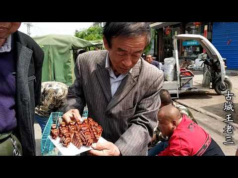 鸽市上隐藏的高手，专业做哨子60年，一个44音哨子能卖1000块