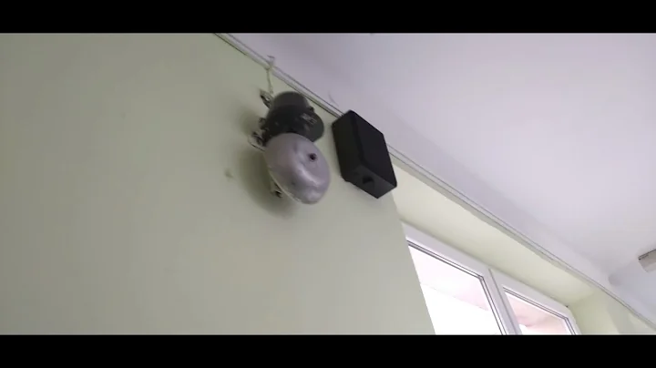 Dzwonek szkolny w szkole