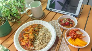 집밥 브이로그, 건강식 레시피 소개하고 베란다에서 키운 방울토마토 수확했어요🍅 책 한권 들고 공원에서 시간 보내는 일상, 카레 두부 덮밥