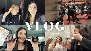 VLOG: MAC Makeup Masterclass, kamarádky, fitko, GymBeam HAUL, L'Oreal Gala & večeře