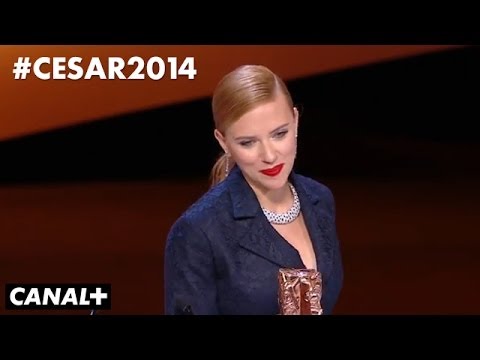 Vidéo: Scarlett Johansson élue meilleure célébrité enceinte