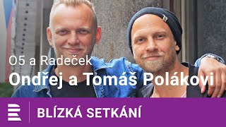 O5 a Radeček bratři Polákovi na Dvojce: Nejsme potetovaní ani rozvedení. Jsme divná rocková kapela