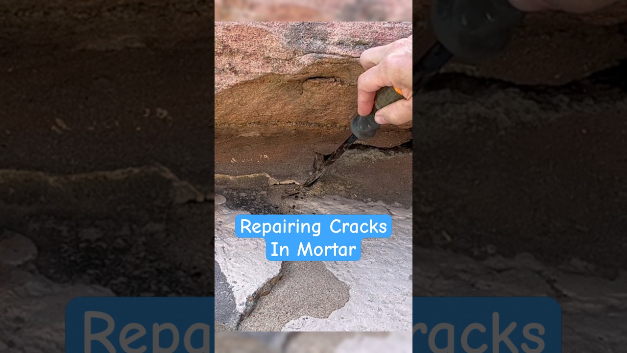 Подготовка трещин перед использованием раствора Quikrete для ремонта вокруг вашего дома.