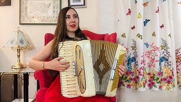 WHITE AND GOLD CINTIOLI PIANO ACCORDION (LADIES, STUDENT) LM