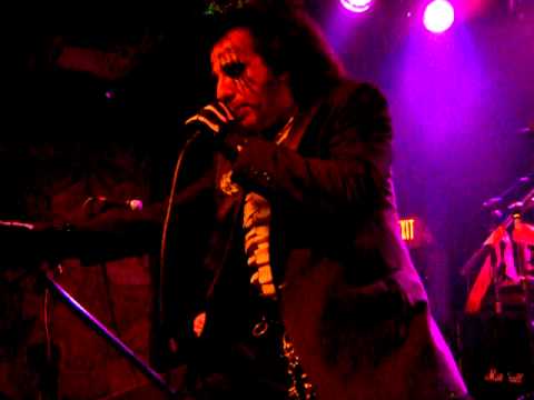 Looney Tunes the Alice Cooper Show -- Billion Doll...