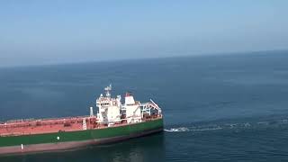 Oil prices climb on fears Iran will blockade supplies | REUTERS
