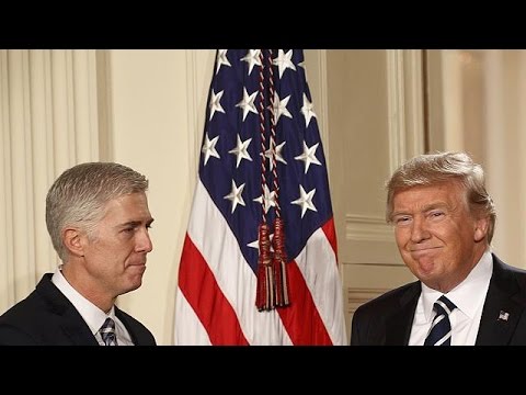 Видео: Судья приказывает Трампу вновь активировать DACA