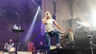 Sheryl Crow - Rehearsals in Manchester, UK + Cartwheel! (short clip)