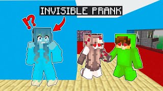 Using INVISIBLE CLOAK To PRANK my FRIENDS in Minecraft!