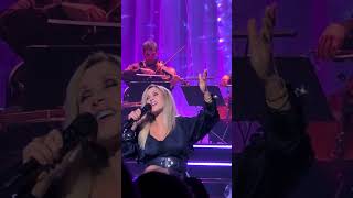 Lara Fabian - live concert a Marseille -Un fleur a la bouche