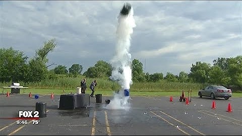 Launch a trash can with liquid nitrogen