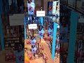 Limpact rvolutionnaire des crans gants led pixelight dans les magasins et centres commerciaux