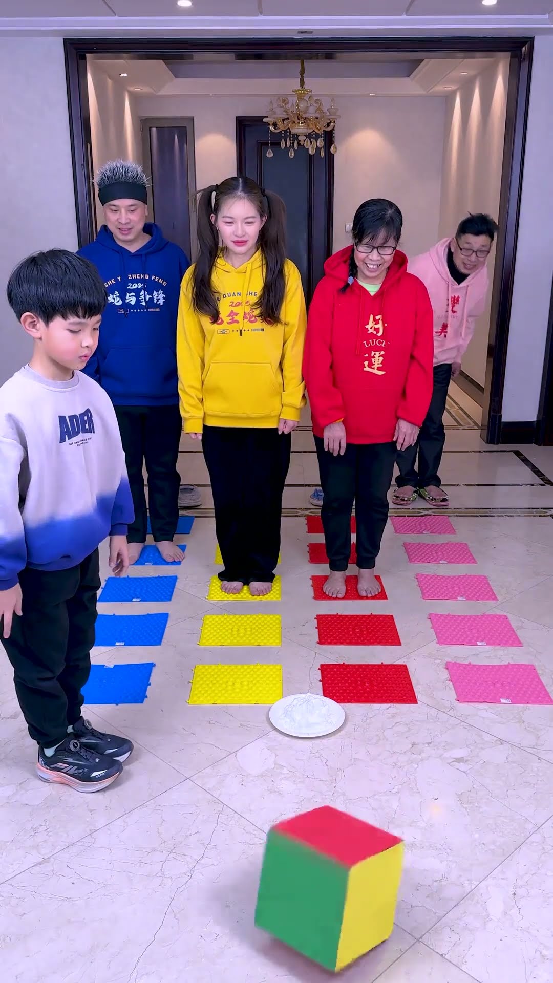 पासा चुनौती丨Dice Roll Challenge! Who Is The Lucky One? !#Funnyfamily #Partygames #Shorts