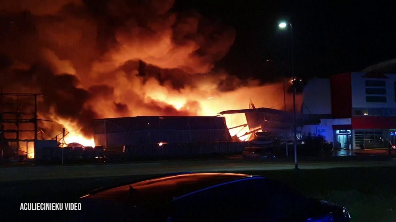 Rēzeknē pilnībā nodeg lielveikals “Depo”