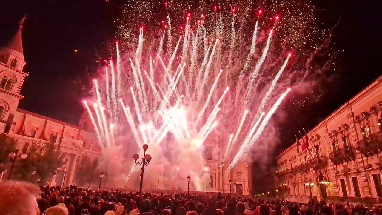 Festa di San Sebastiano 2024 Acireale (CT) Spettacolo Pirotecnico in piazza duomo.