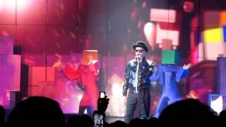 The Pet Shop Boys - Closer To Heaven / Left To My Own Devices - Hammersmith Apollo 08/12/2010