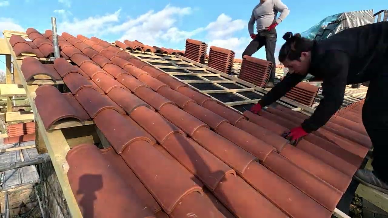 Deux fréres transforment une ancienne grange en jolie maison pour leur mére. TIMELAPSE