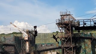 Сингапур. Парк Universal Studios. Постановка из фильма "Водный мир" (Water World) Сингапур. Парк Universal Studios. Постановка из фильма "Водный мир" (Water World)