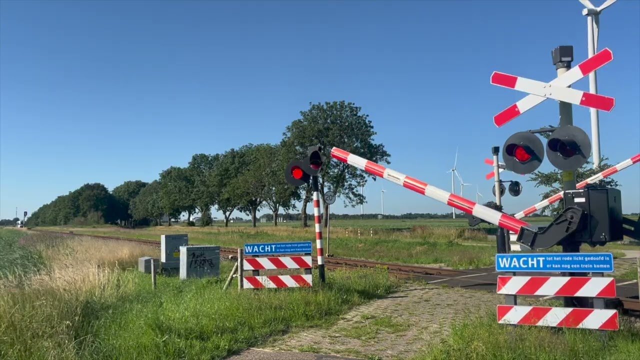 Spoorwegovergang Muntendam // Dutch Railroad Crossing