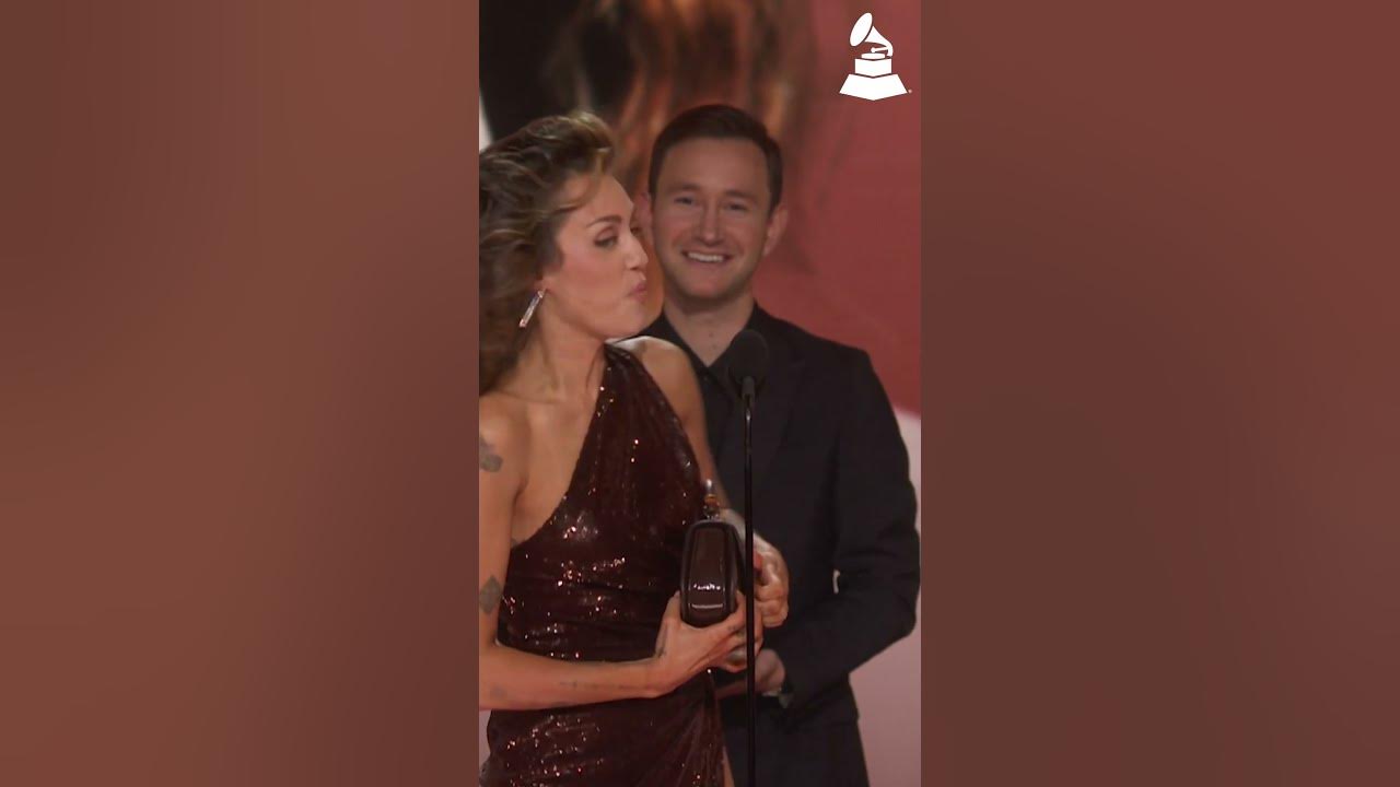 MILEY CYRUS Wins Record Of The Year For "FLOWERS" At 2024 GRAMMYs #flowers #mileycryus  #musicawards