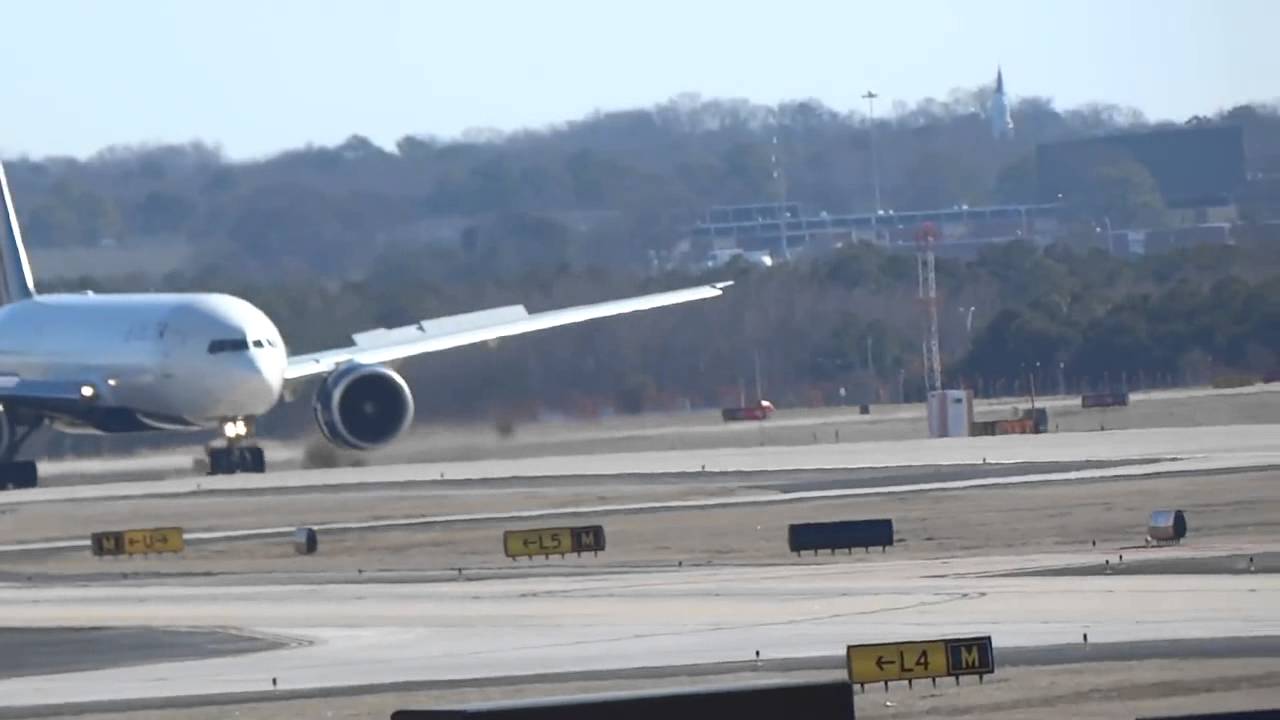 Delta 95 (777) Declares Emergency in Atlanta - All Radio Comms