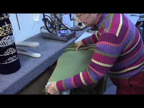Video: Kun je satijn strijken?