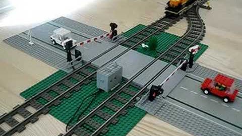 LEGO Mindstorms NXT Automatic Rail Road Crossing 2