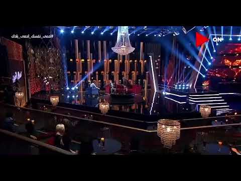 بسكال مشغلاني تصعد فوق الكنبه هروبا من القطه سهرانين