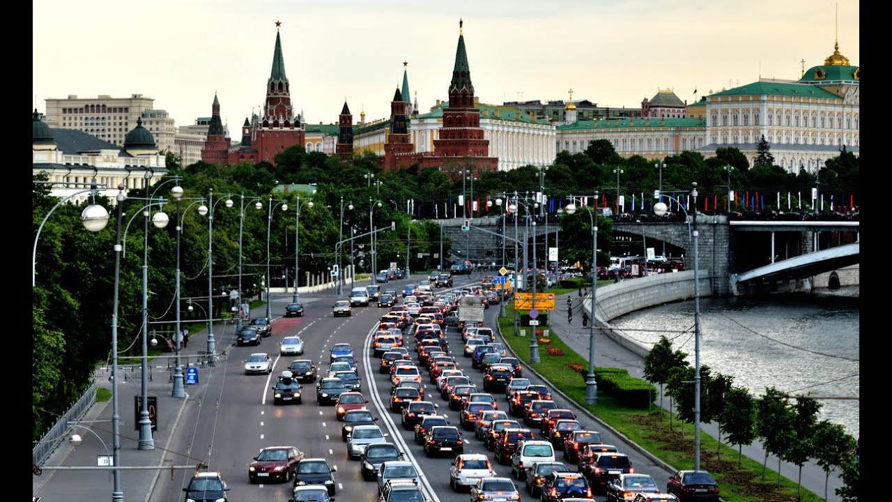 В москву на машине где остановиться. Москва дорога. Московские дороги. Пробки в Москве. Машины в Москве.