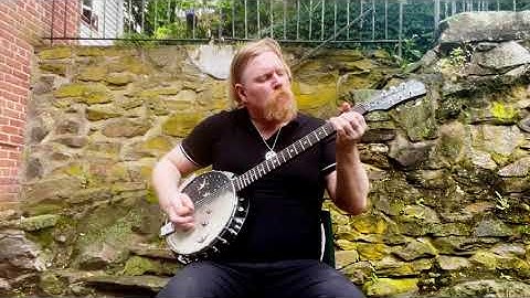 Afternoon freestyle on the new LUNA MOONBIRD banjo…