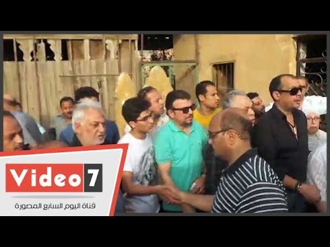 يوسف وائل نور يتلقى العزاء فى وفاة والده بالمقابر وأشرف زكى يواسيه