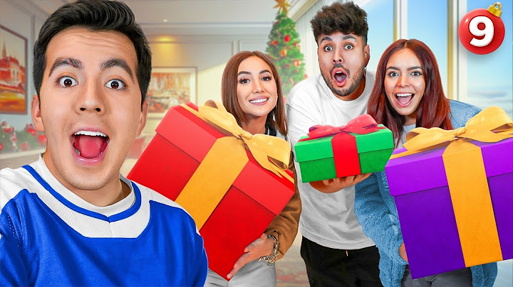 I BUY MY FRIENDS THE TOYS THEY NEVER HAD - VLOGMAS 9
