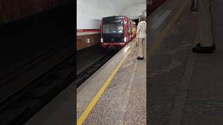 Юбилейный на станции &quot;Площадь Восстания&quot; #метро #поезд #подземка #спб 🥰