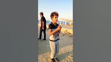وأنا بتمشي علي الكورنيش 
