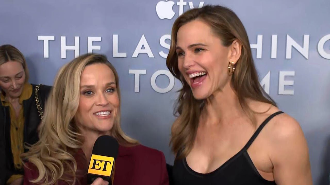 Reese Witherspoon CRASHES Jennifer Garner’s Interview With Gen Alpha SLANG Compliments! (Exclusive)