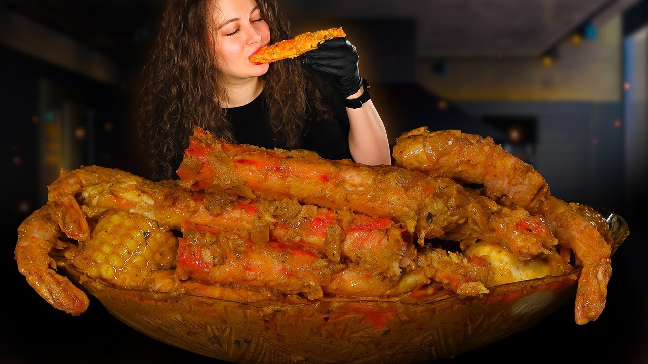 ASMR * GIANT DESHELLED KING CRAB LEGS IN CREAMY GARLIC SAUCE * SEAFOOD