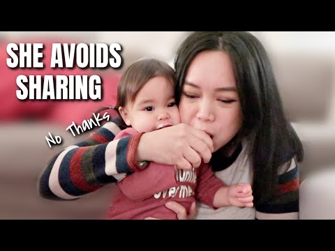 Doing her best to avoid sharing with Mommy or Daddy 🤦🏻‍♀️ - @itsJudysLife