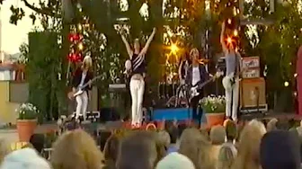 "Calleth You Cometh I" live at Allsång på Skansen. "Calleth You Cometh I" live at Allsång på Skansen.