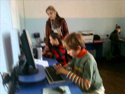 მოსწავლეები ისტ--ის გაკვეთილზე