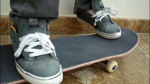 nollie frontside heelflip trick tip