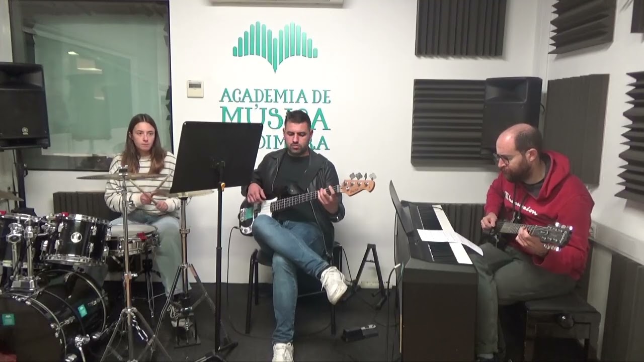 Ana Antunes  Bateria  Prof   Renato Costa  Noisy Neighbour  Rockschool  AMC Dez 2025