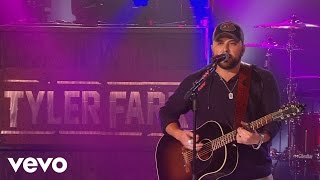 Tyler Farr - A Guy Walks Into a Bar (Live) chords