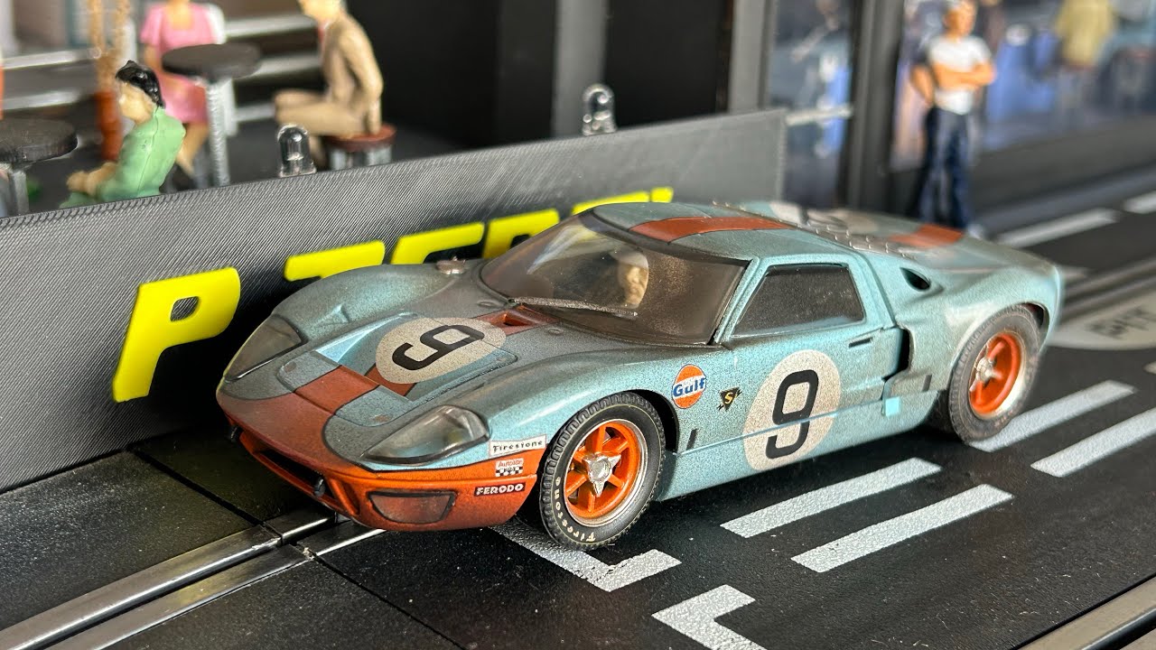 138 scalextric ford GT40 9 スロットカー A weathered Scalextric Ford GT40 slot car No9 in Gulf livery