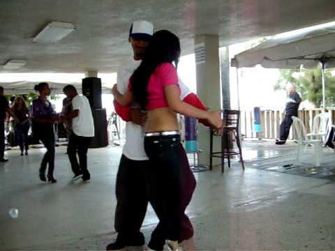 IDANIRA bailando con abraham 25-12-2008