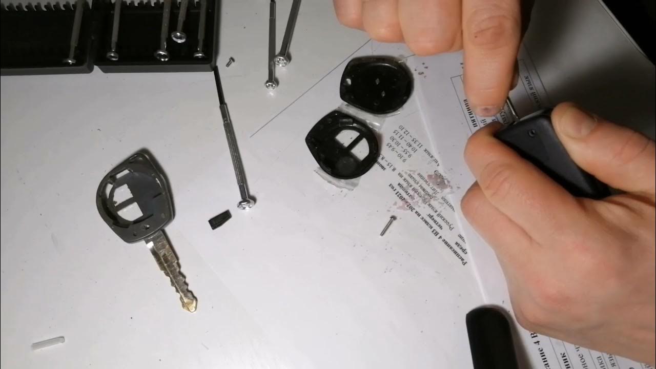 Замена батарейки центрального замка в оригинальном ключе - Toyota Carina ED (3G)