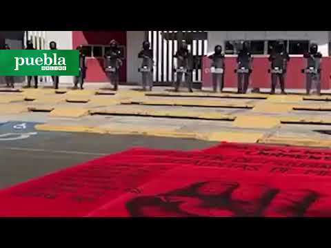 Normalistas de Teteles bloquearon el Bulevar 5 de Mayo y la SEP