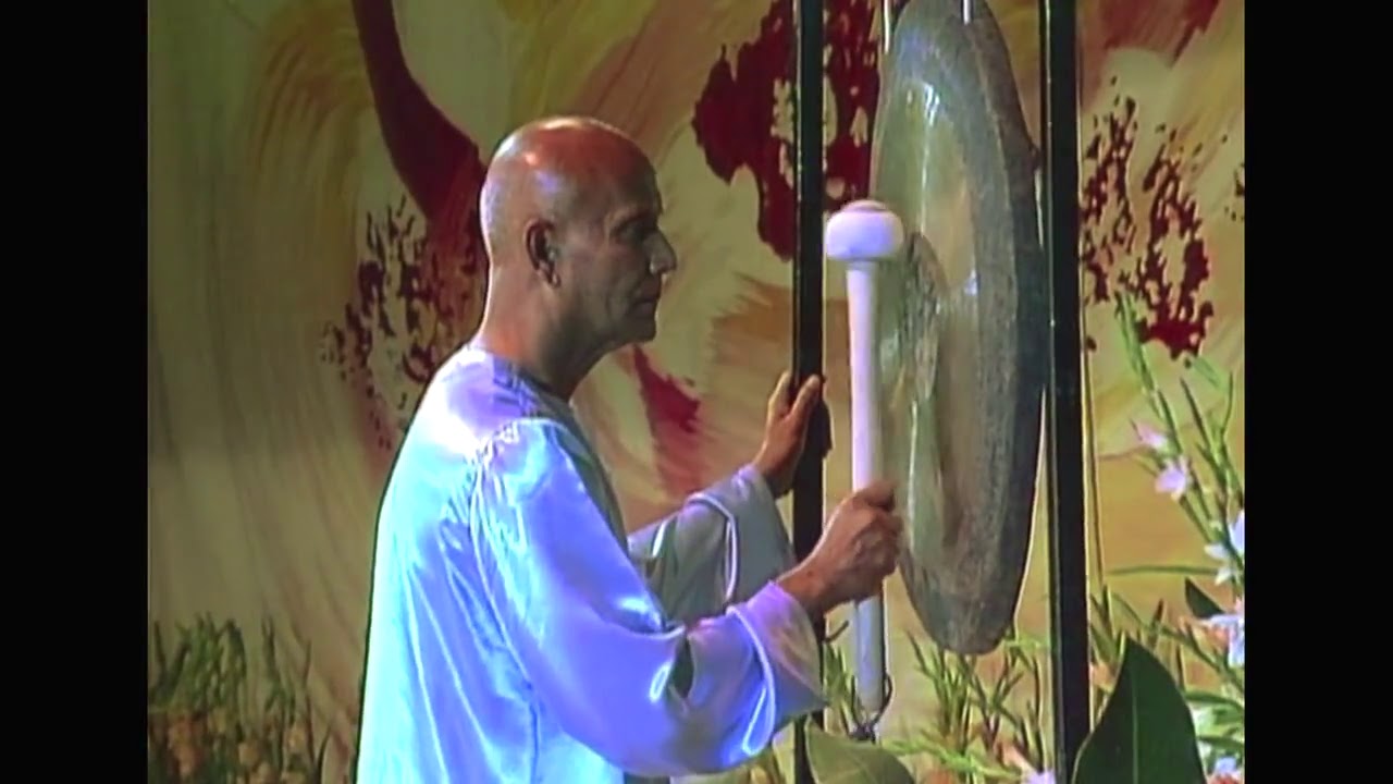 Sri Chinmoy plays on Gongs in Frankfurt YouTube