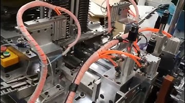 Automatic pants hanger assembling machine